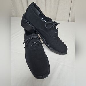 Stuart Weitzman Ladies Black Gore-Tex Suede Like Oxfords Size 6 Exc. Condition